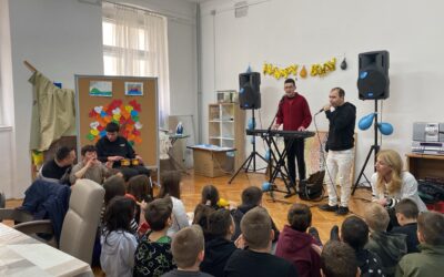 Učenici 3. i 4. razreda zajedno s korisnicima Udruge kroz radionice i igru